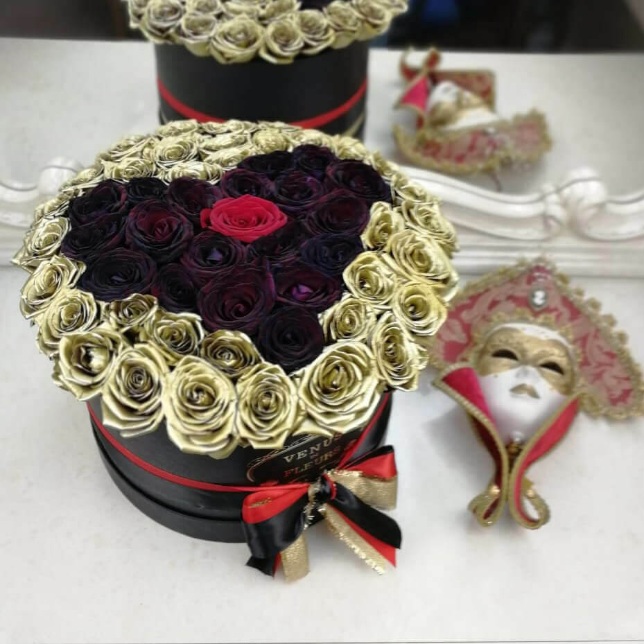 Золотые розы с сердцем от 51 шт.