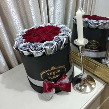 Красные розы с окантовкой от 19 шт.