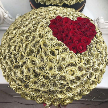 Золотые розы с сердцем от 51 шт.