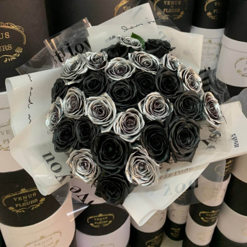 Черно-серебряные розы в букете - 25 шт.