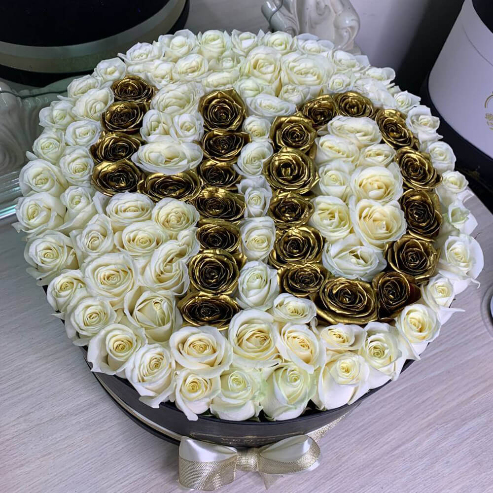 Белые розы с датой - 101 шт.