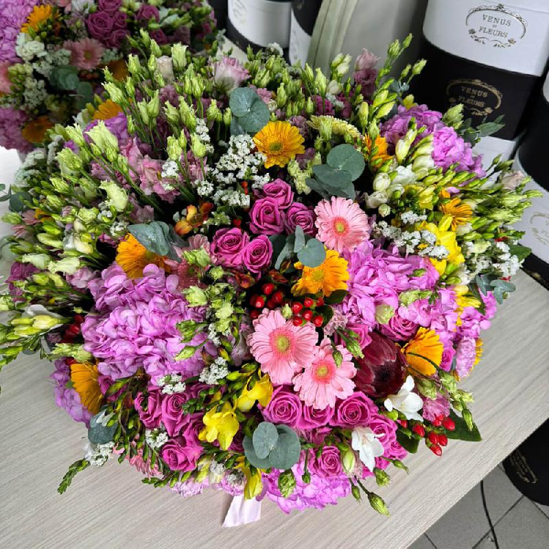 Букет "Яркие краски" от 81 шт.