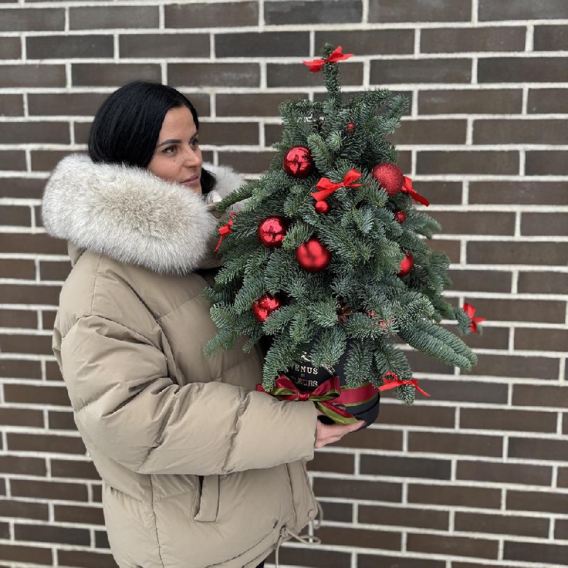 Новогодняя ёлка с красными игрушками - 60 см.