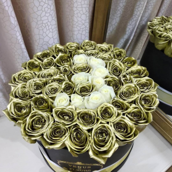 Золотые розы с датой от 51 шт.