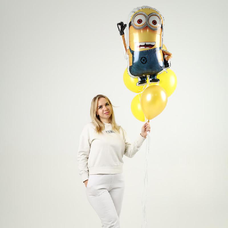 Облако шаров с миньоном - 5 шт.