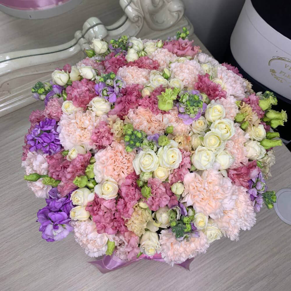 Микс с эустомой и маттиолой в коробке - 55 шт.