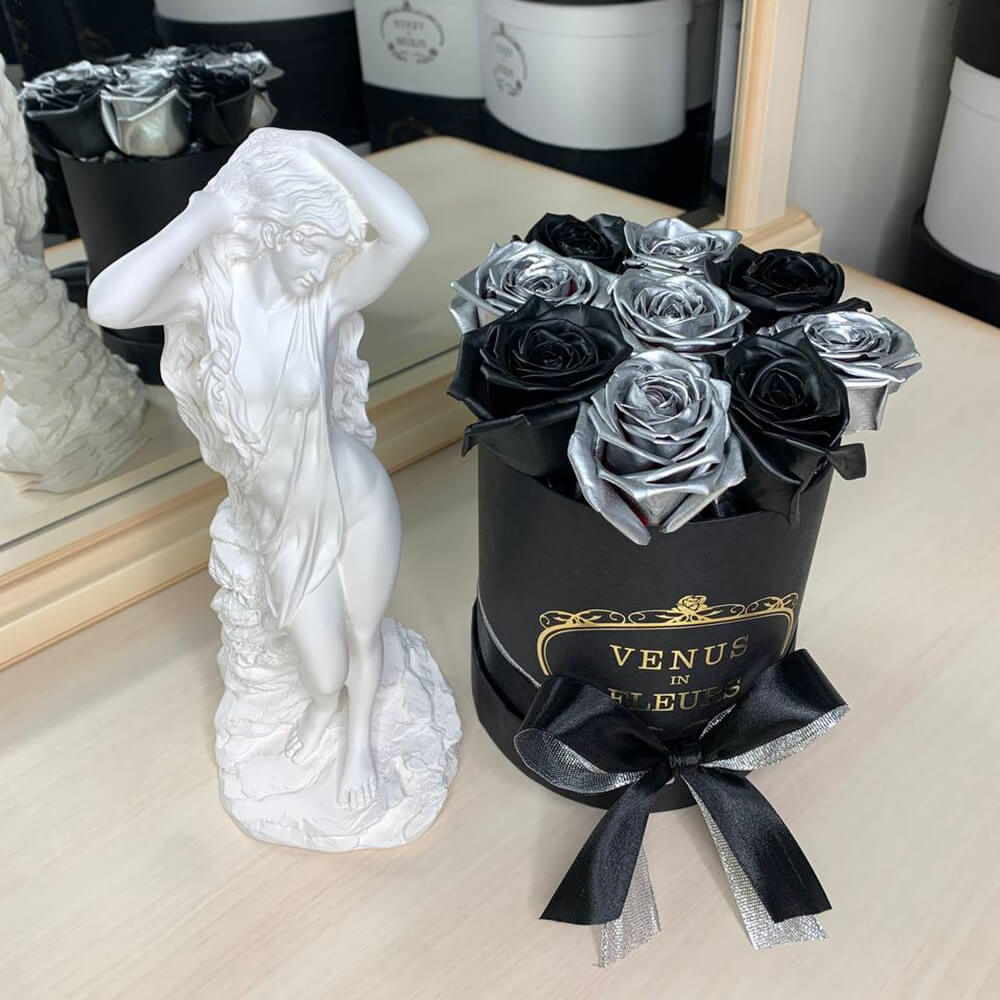 9 черно-серебряных роз в коробке