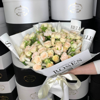 Нежный кремовый букет - 51 шт.