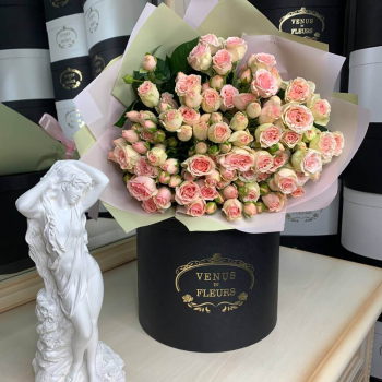 Букет кустовых роз - 9 шт.