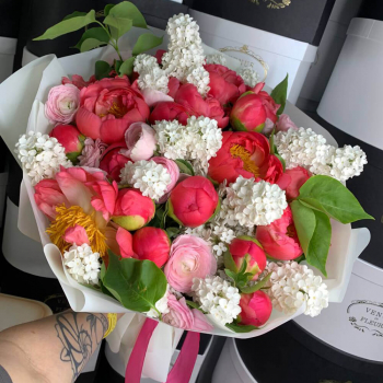 Пионы с сиренью в миксе - 29 шт.