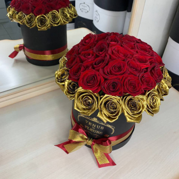 Красные с золотой окантовкой - 29 шт.