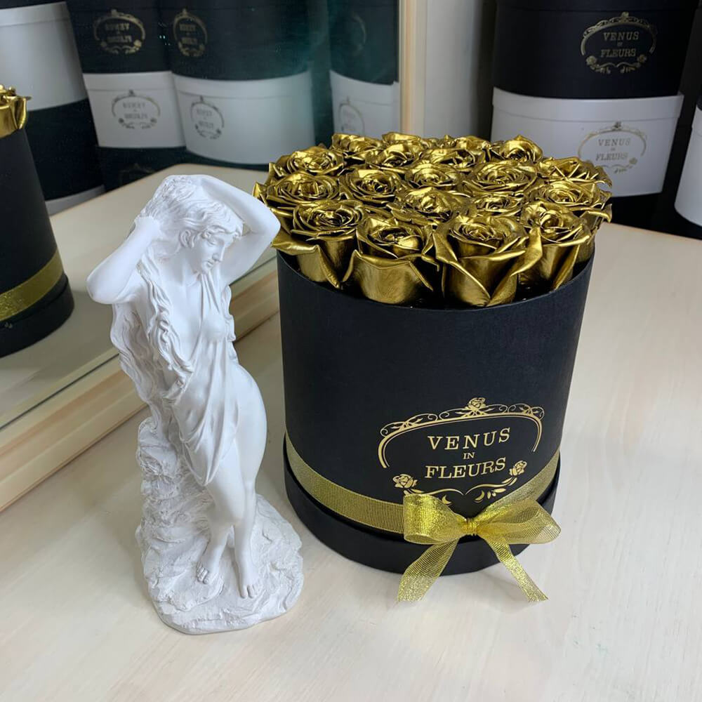 19 золотых роз в коробке