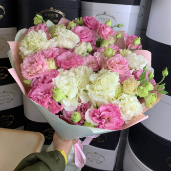 19 эустом в букете