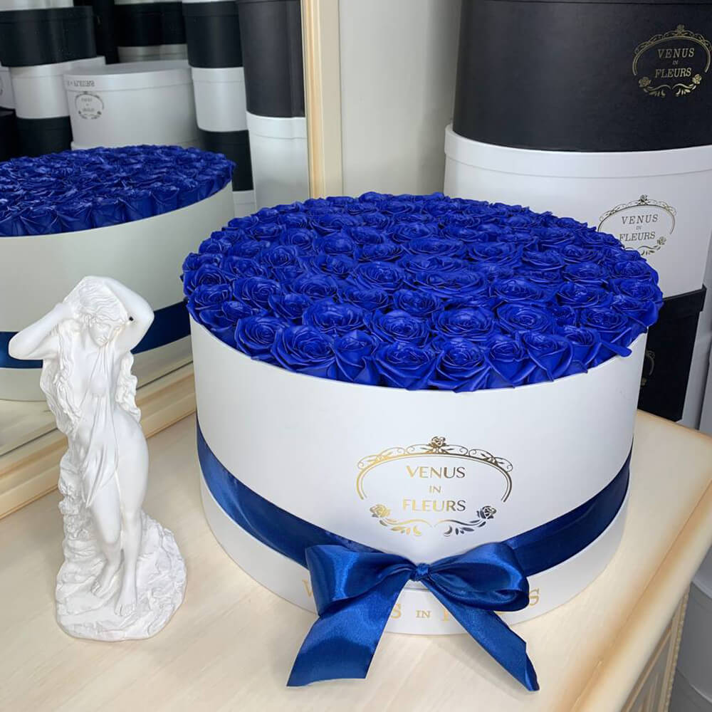 101 синяя роза в коробке
