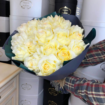 Французские белые розы от 25 шт.