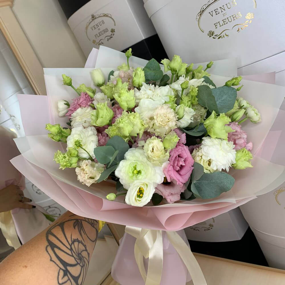 Эустомы с ранункулюсами - 19 шт.