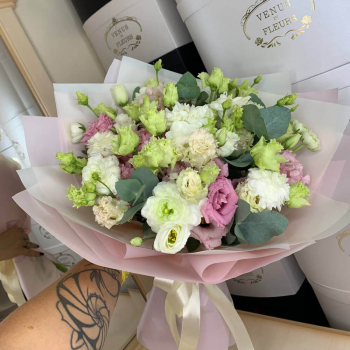 Эустомы с ранункулюсами - 19 шт.