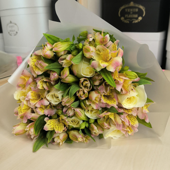 Альстромерии с розами - 17 шт.