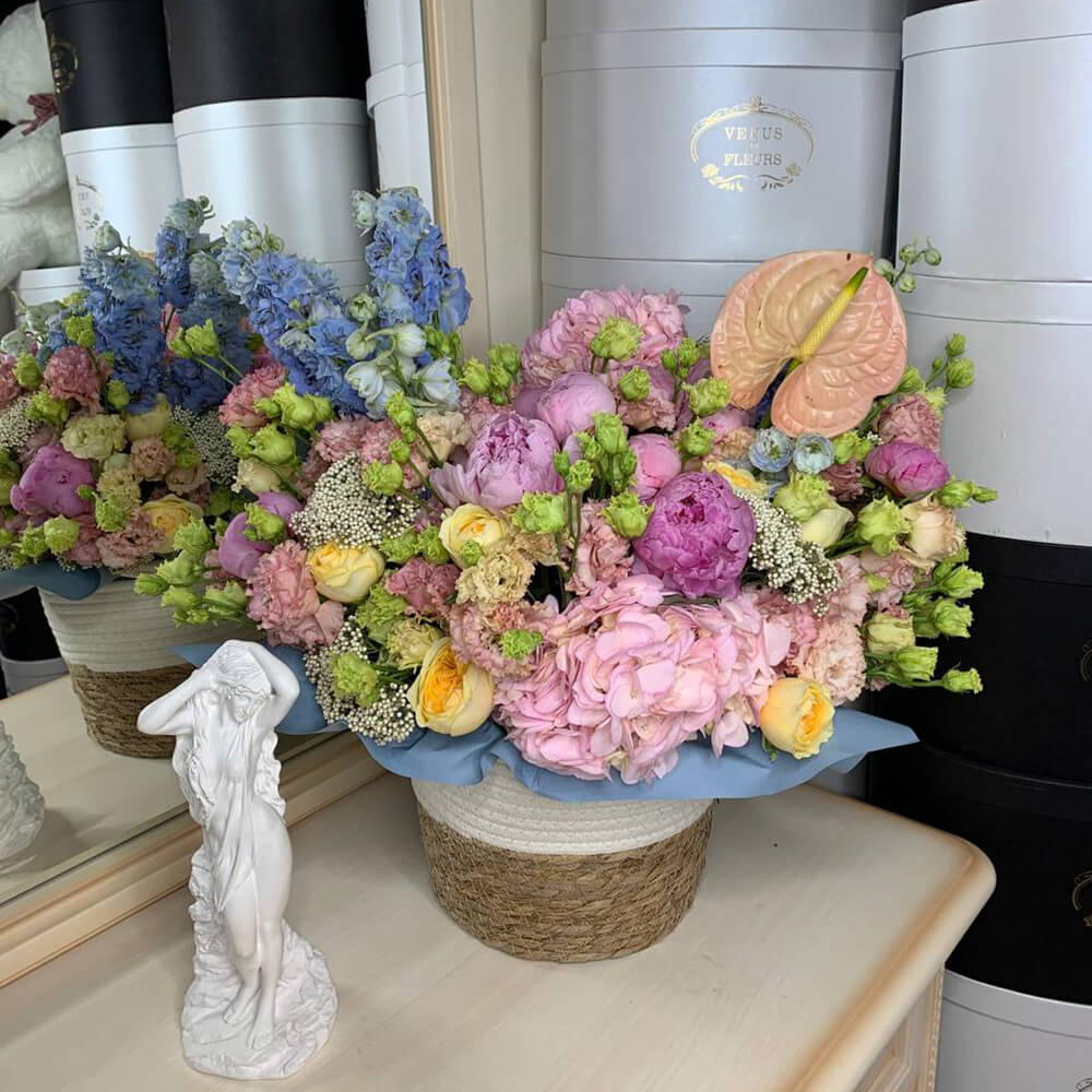 Шикарный микс с дельфиниумом - 53 шт.