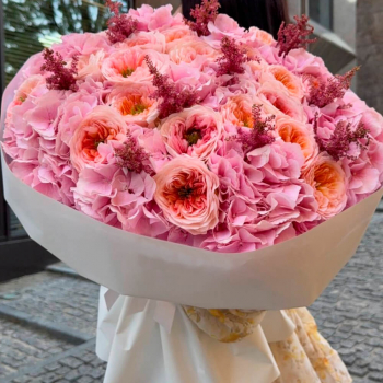 Нежные гортензии с пионовидными розами - 29 шт. Нежные гортензии с пионовидными розами - 29 шт.