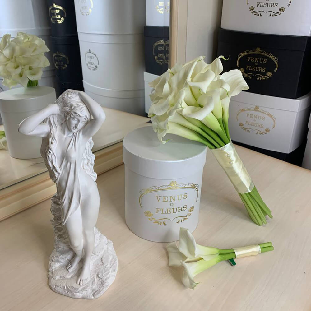 Букет невесты из 19 белых калл