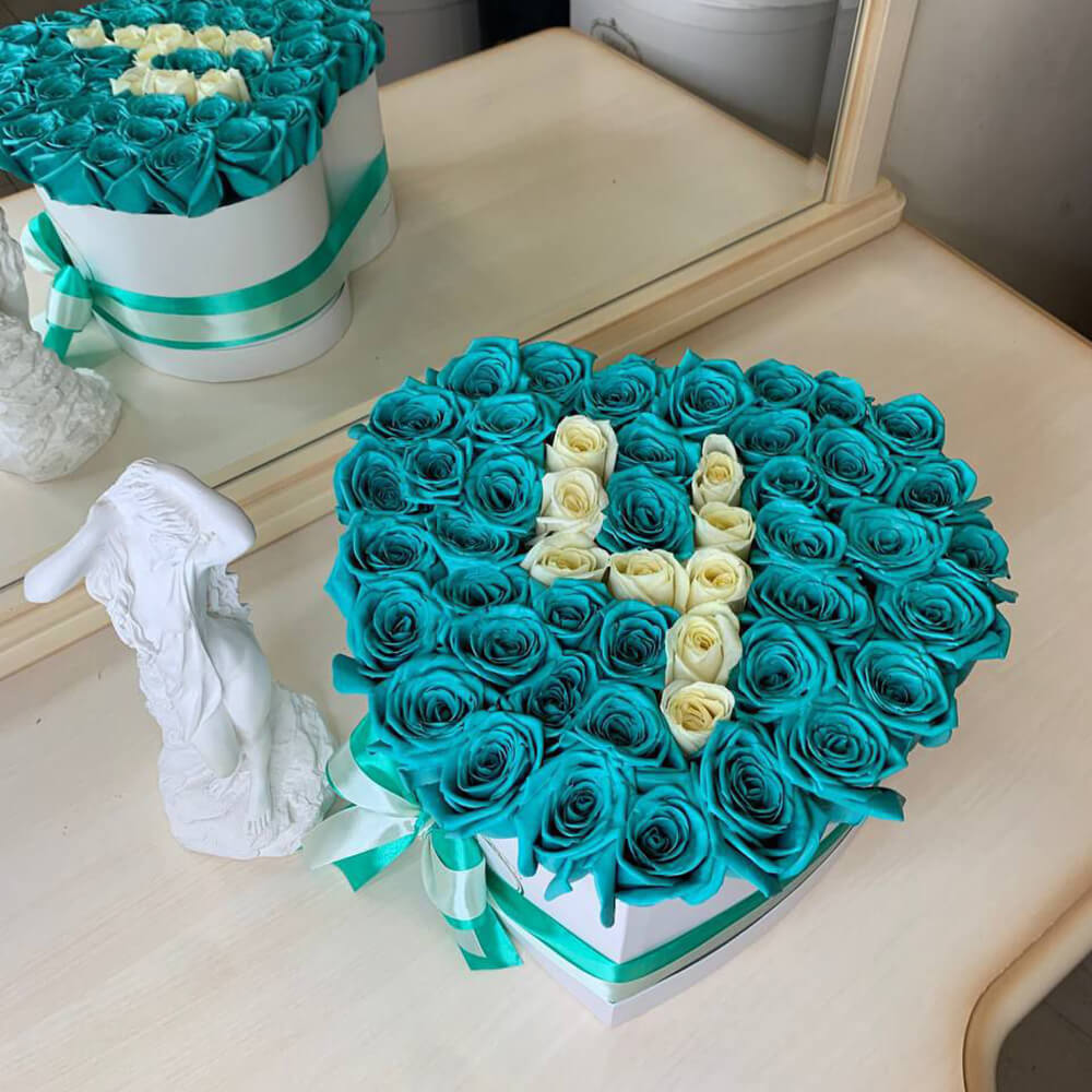 Бирюзовые розы с цифрой (сердце) от 51 шт.
