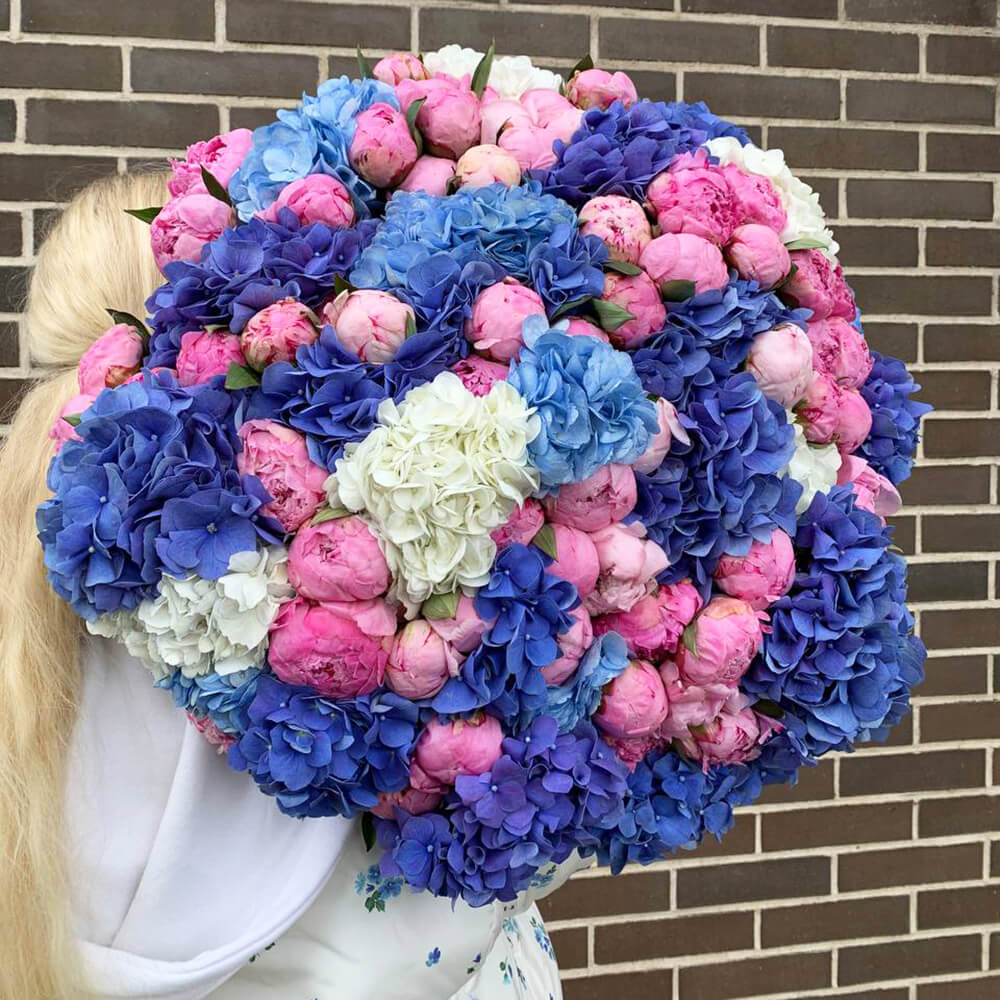 Огромный букет с пионами и гортензиями - 95 шт.