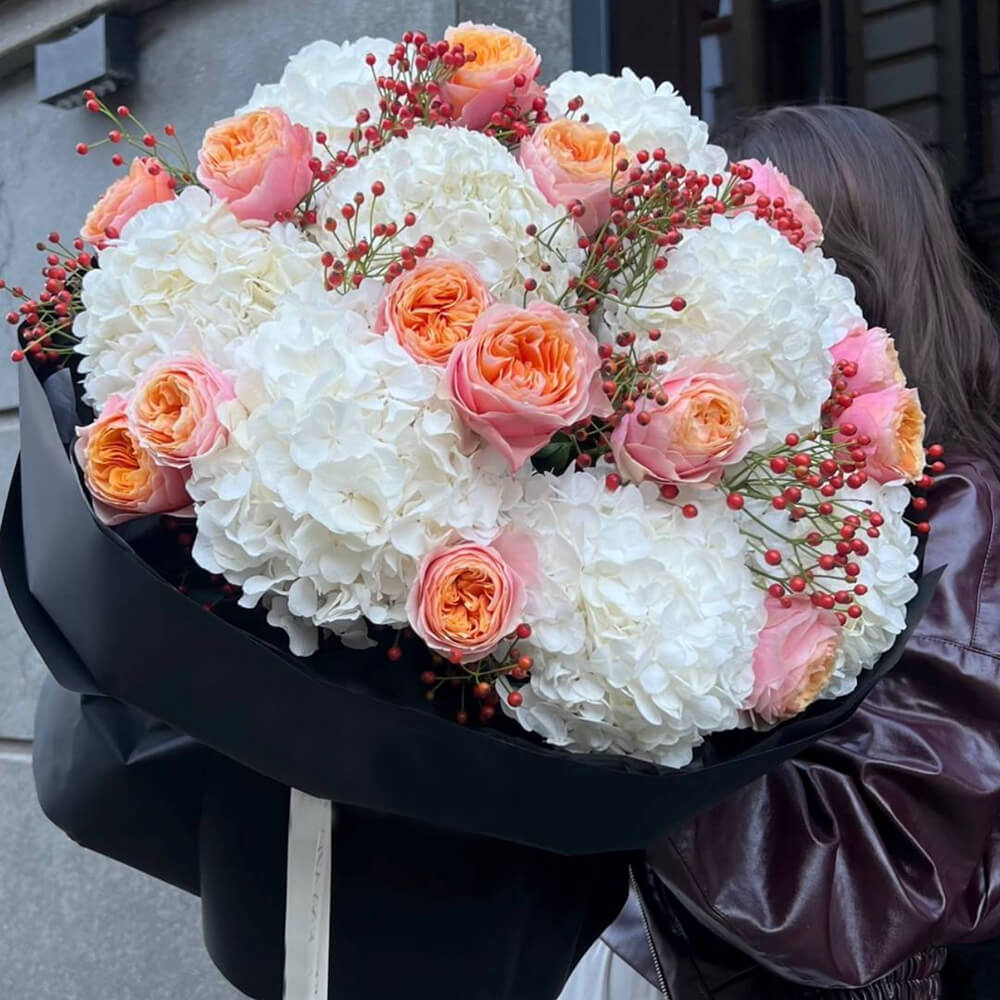 Эффектный букет из гортензий - 29 шт.