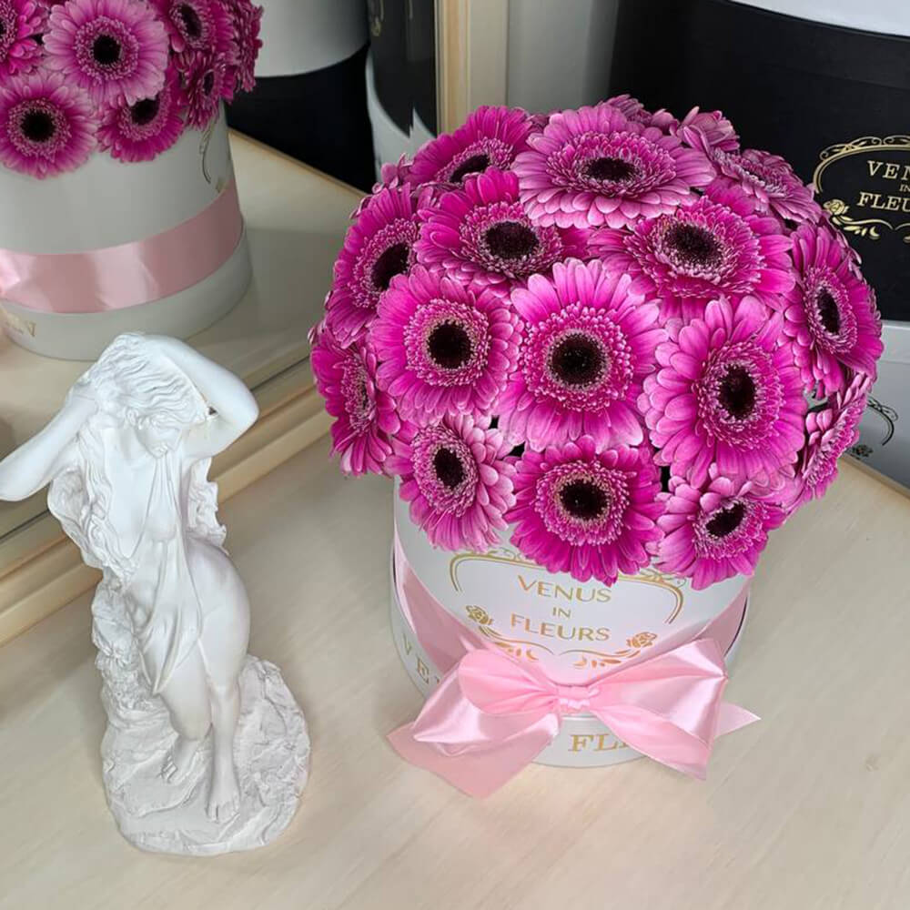 Ярко-розовые герберы от 19 шт.