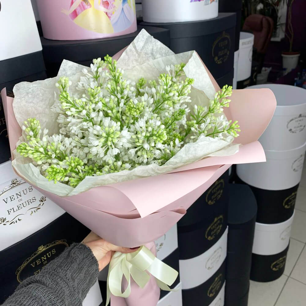 Белая сирень в букете - 9 шт.