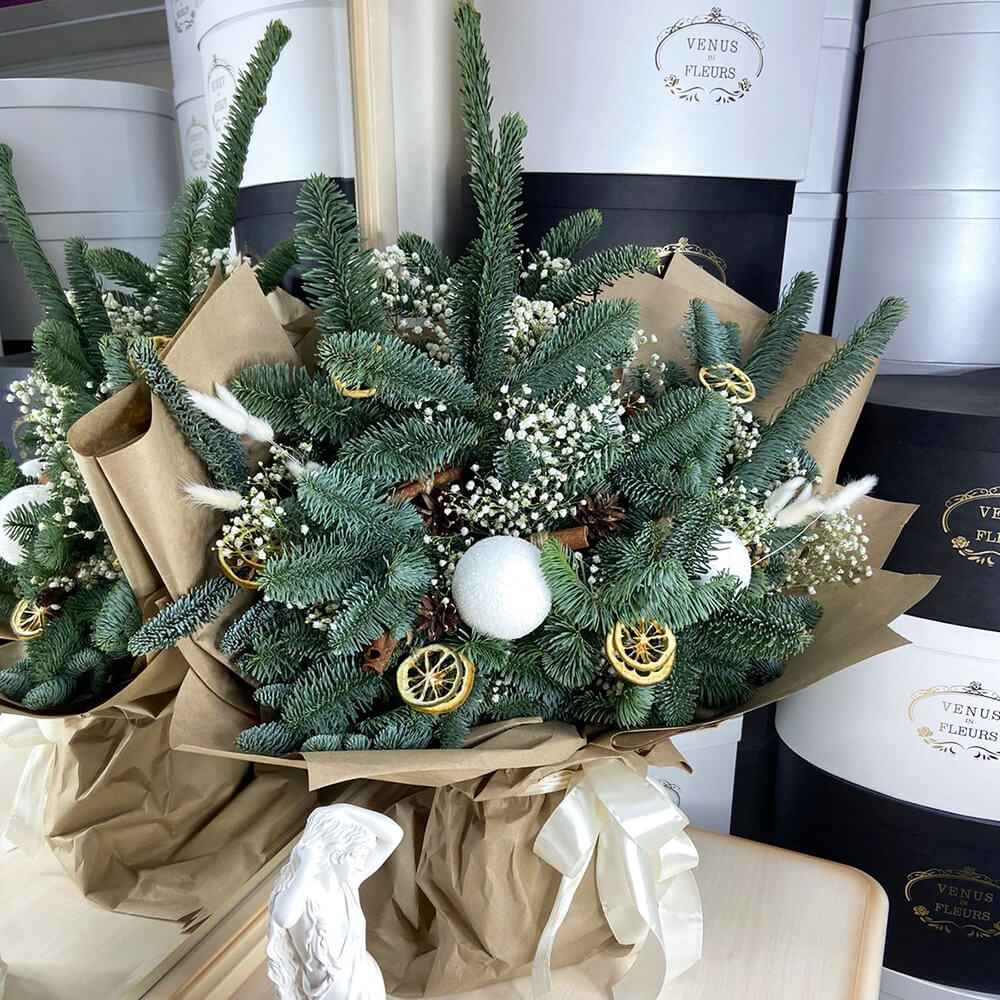 Новогодний букет с гипсофилой - 21 шт.