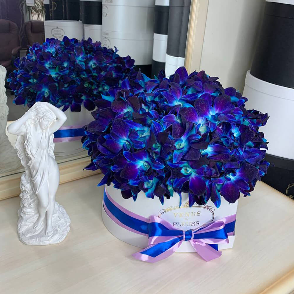 Синие орхидеи в сердце от 51 шт.