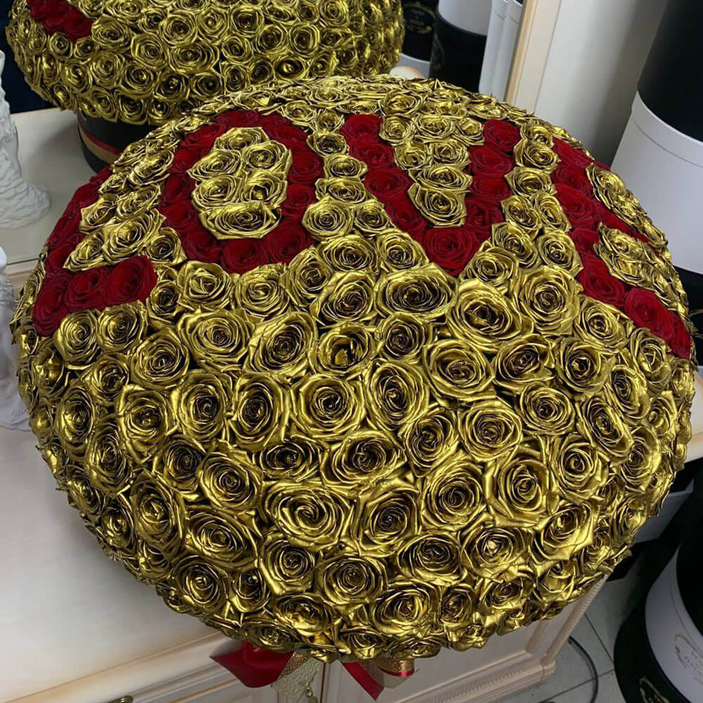 Золотые розы LOVE - 351 шт.