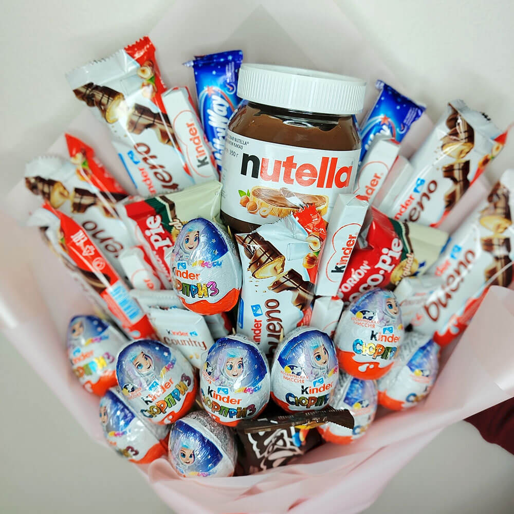 Сладкий букет из киндеров