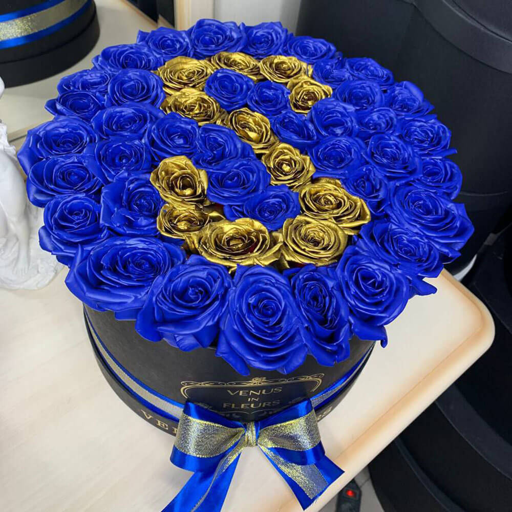 Синие розы с буквой от 51 шт.
