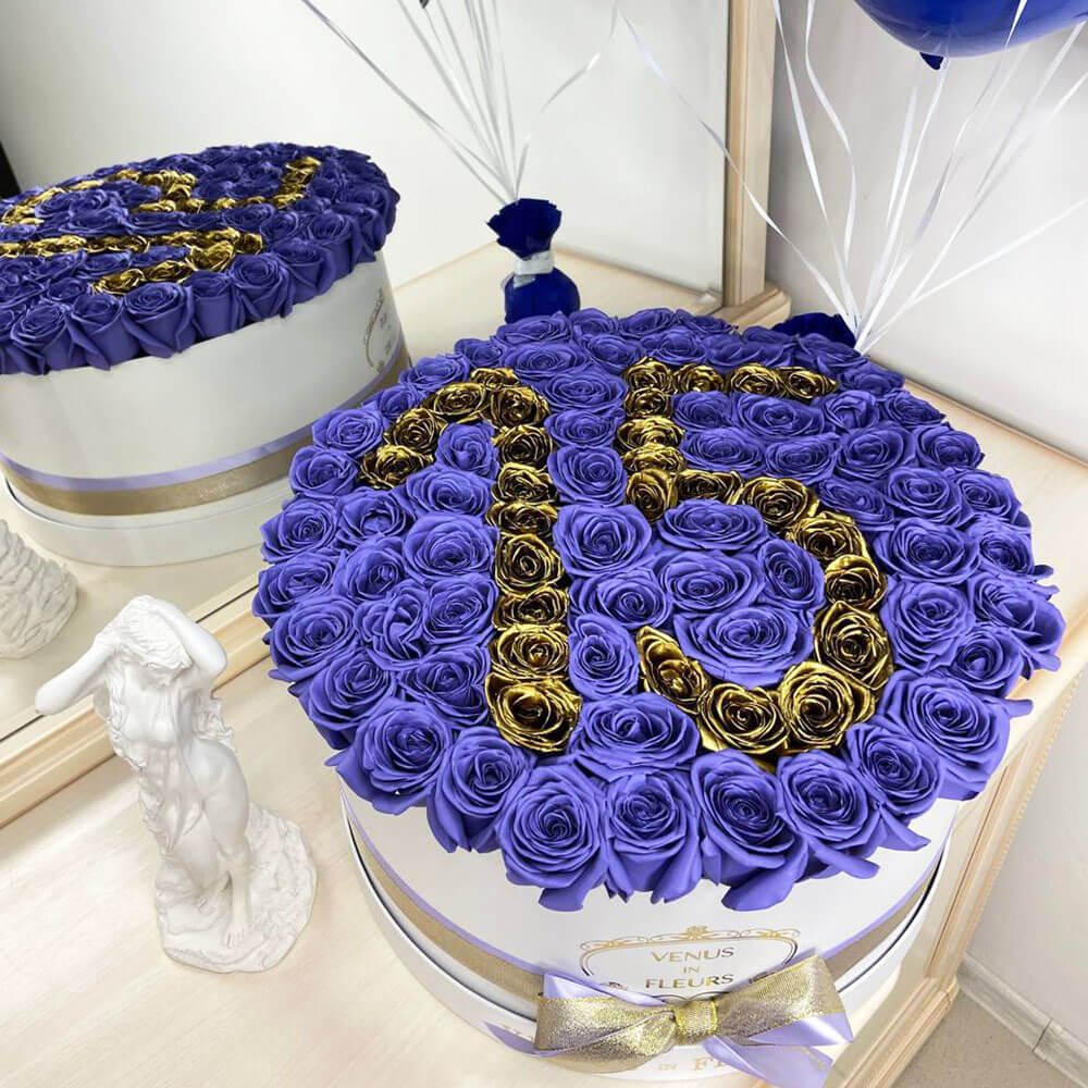 Фиолетовые розы с золотой датой - 101 шт.