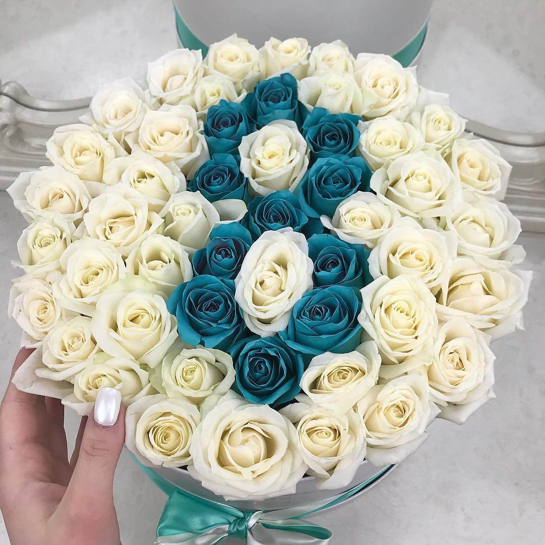 Белые розы с датой от 51 шт.