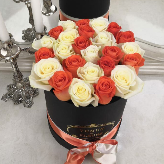 Бело-коралловые розы от 19 шт.