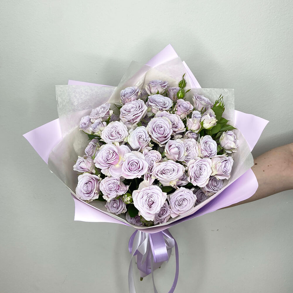 9 лавандовых кустовых роз