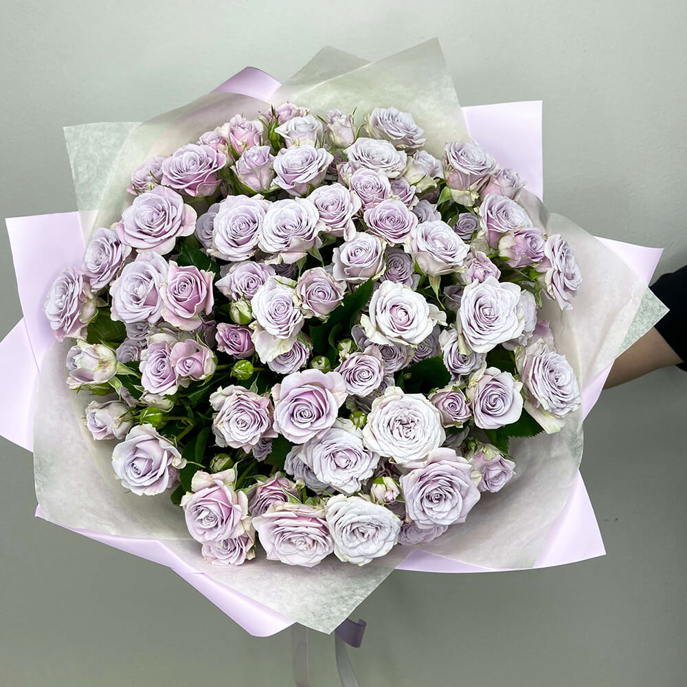 19 лавандовых кустовых роз