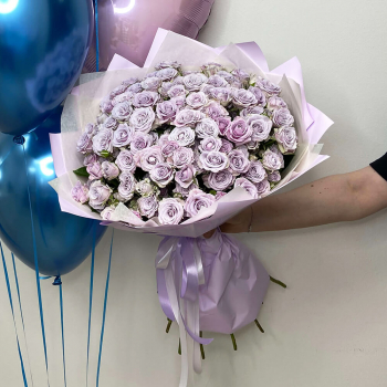 29 лавандовых кустовых роз в букете