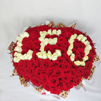 LEO из красных роз в коробке - 131 шт. LEO из красных роз в коробке - 131 шт.
