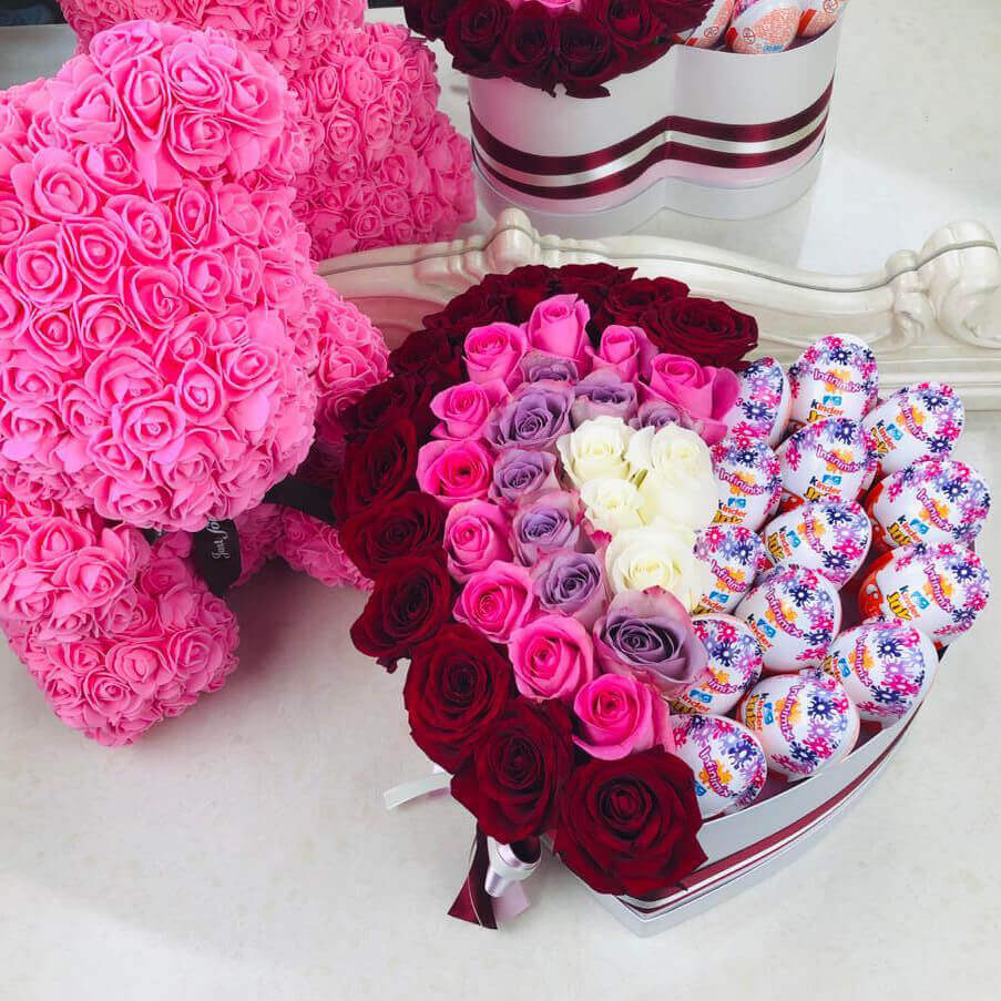 Розы с киндерами - 51 шт.