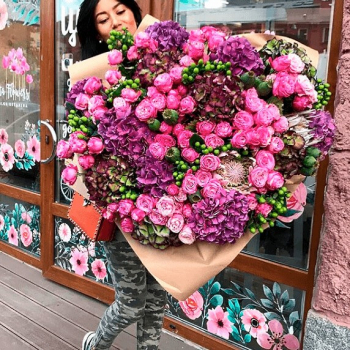 Пионовидные розы с гортензиями - 81 шт.