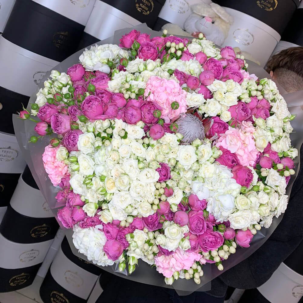 Красивый микс в букете - 81 шт.