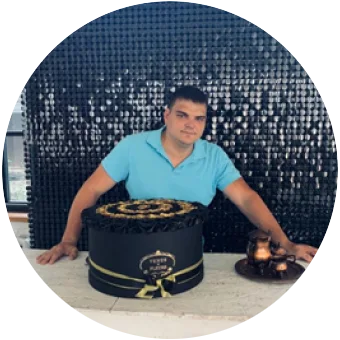 Руководитель коммерческого отдела Ларионов Антон Викторович